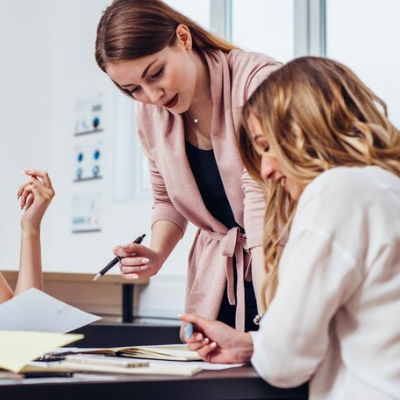 Aprenda idiomas com certificado oficial: Conheça os cursos