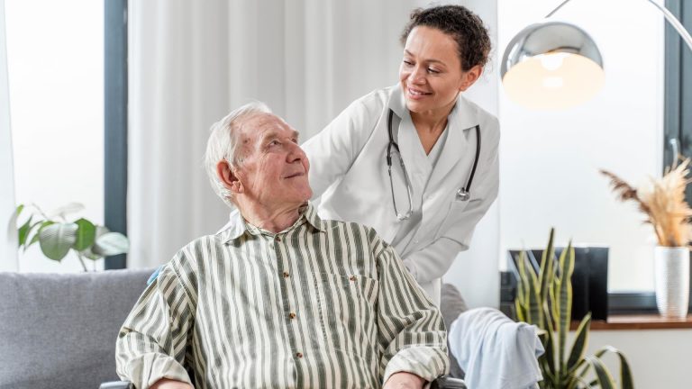 Vagas de emprego para cuidador de idoso: candidate-se já!